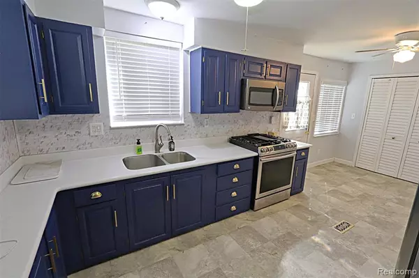 Redford, MI 48240,19336 Centralia