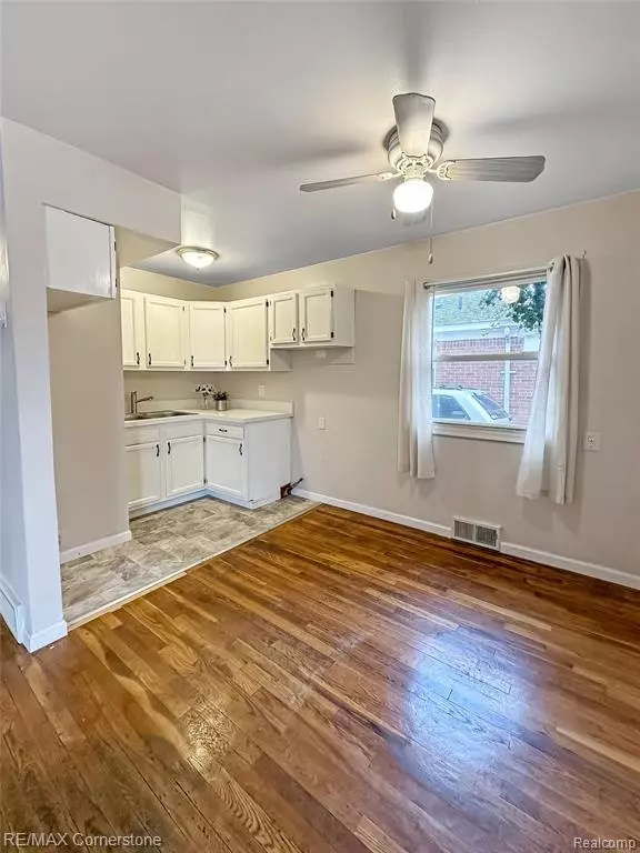 Westland, MI 48186,2122 Ackley Avenue