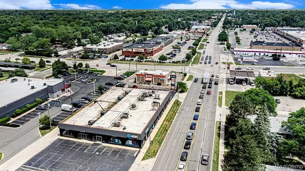 Royal Oak, MI 48073,1800 W 14 Mile Road