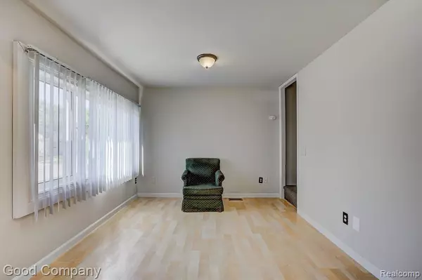 Madison Heights, MI 48071,30 W KALAMA Avenue