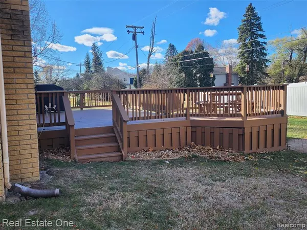 Farmington Hills, MI 48334,30145 Green Acres