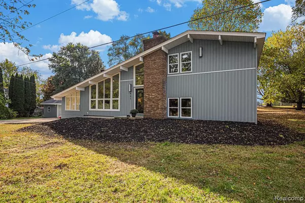 921 N Garner Road, Milford, MI 48380