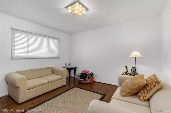 Detroit, MI 48323,2129 Long Lake Shore Drive