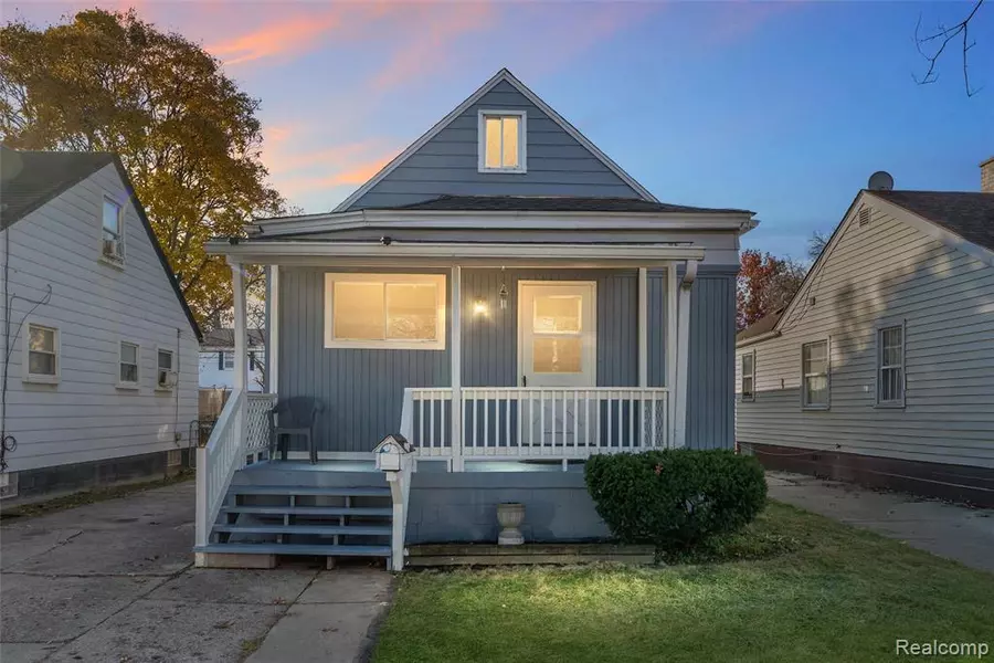 20462 Hollywood Street, Harper Woods, MI 48225