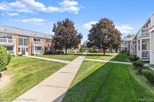 Royal Oak, MI 48073,2425 Torquay Avenue