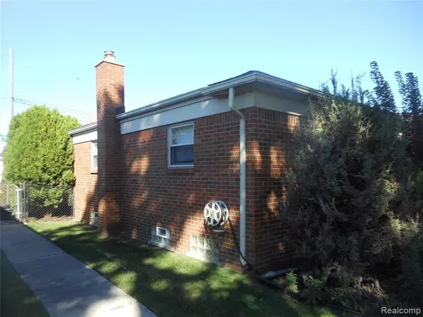 Saint Clair Shores, MI 48081,19725 SUSSEX Street