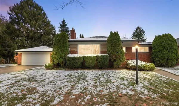 17766 Veronica Avenue, Eastpointe, MI 48021