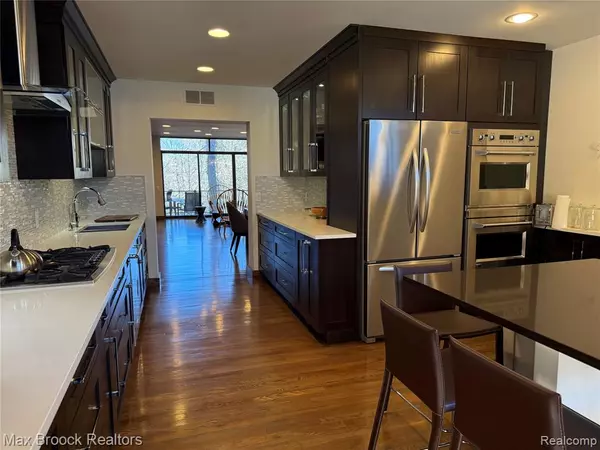 Franklin, MI 48025,32696 Ravine Drive