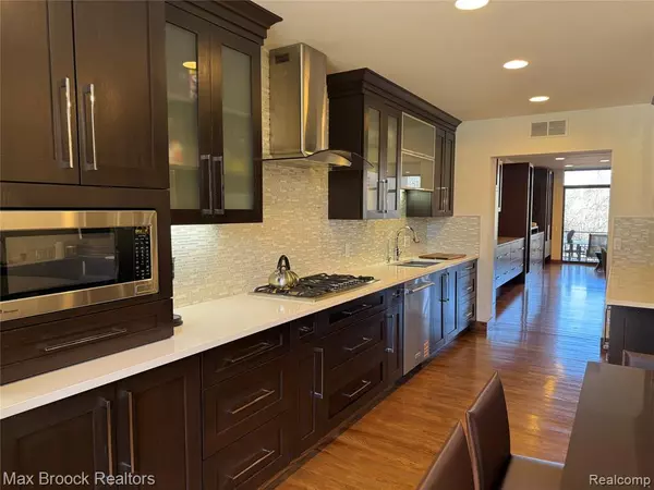 Franklin, MI 48025,32696 Ravine Drive