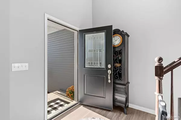 Holly, MI 48442,319 Hidden River East