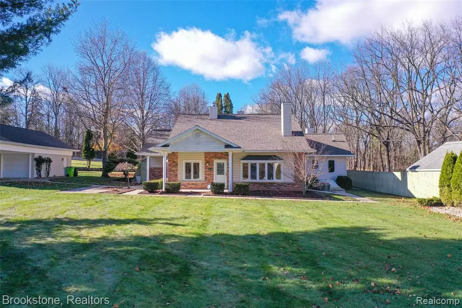 614 S East Street, Fenton, MI 48430