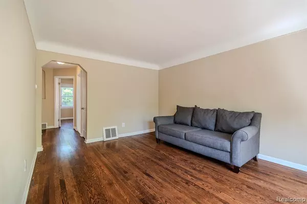 Royal Oak, MI 48073,4355 Elmwood Avenue