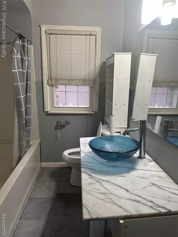 Detroit, MI 48235,17386 Steel Street