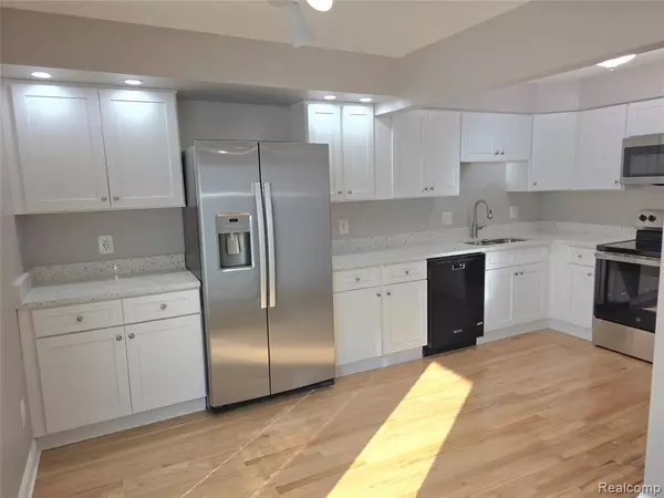 New Baltimore, MI 48047,48570 Sugarbush Road