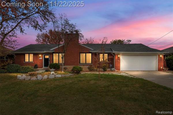 22429 Lakecrest Street, Saint Clair Shores, MI 48081