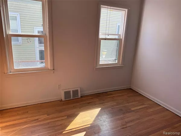 Wyandotte, MI 48192,1737 Cora Street