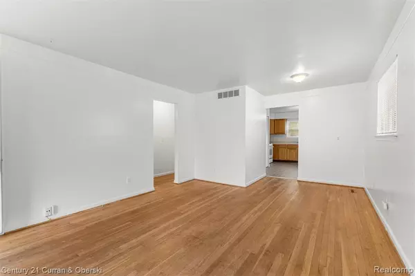 Dearborn Heights, MI 48125,4924 Pelham Street