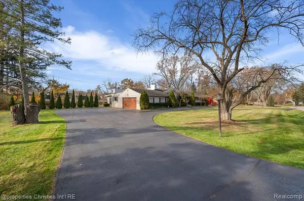 Bloomfield, MI 48301,6386 Thorncrest Drive