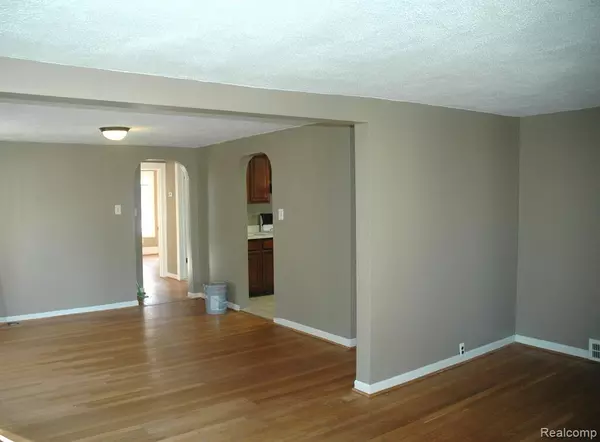 Royal Oak, MI 48067,421 CURRY Avenue