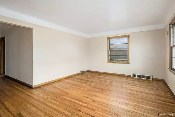 Detroit, MI 48228,7483 Mettetal Street