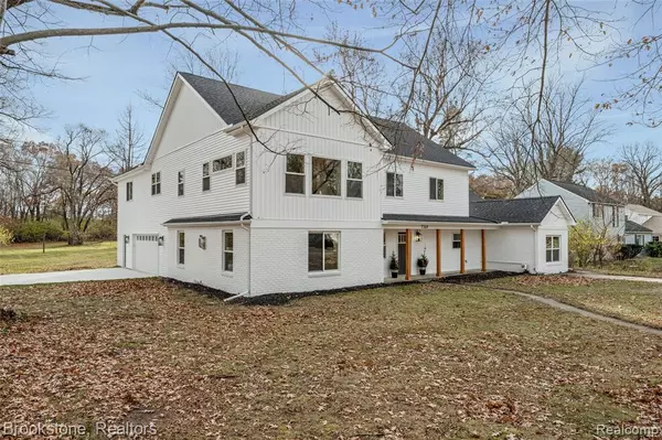 West Bloomfield, MI 48324,7369 Sweetbriar