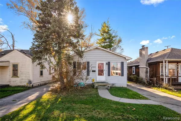 20842 Ridgemont Road, Harper Woods, MI 48225