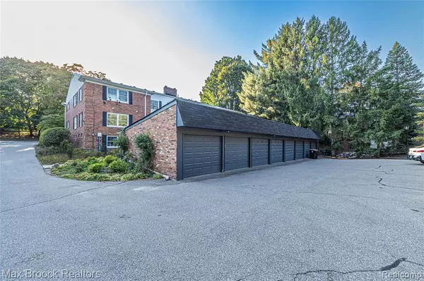 Bloomfield Hills, MI 48304,229 Barden Road