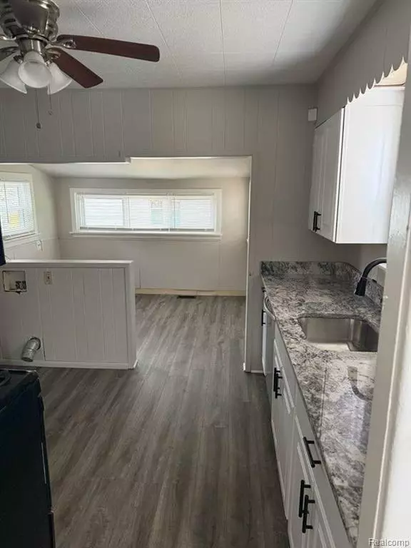 Hazel Park, MI 48030,154 W Madge Avenue