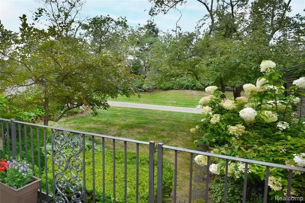 Bloomfield Hills, MI 48304,40740 Woodward Avenue