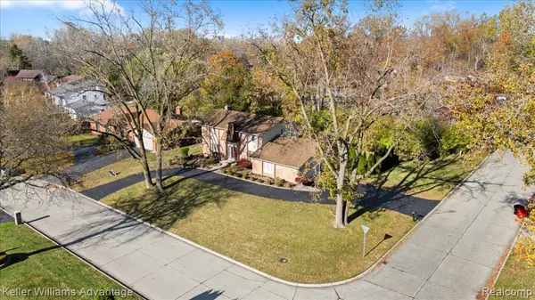 Southfield, MI 48034,23500 Coventry Woods Lane