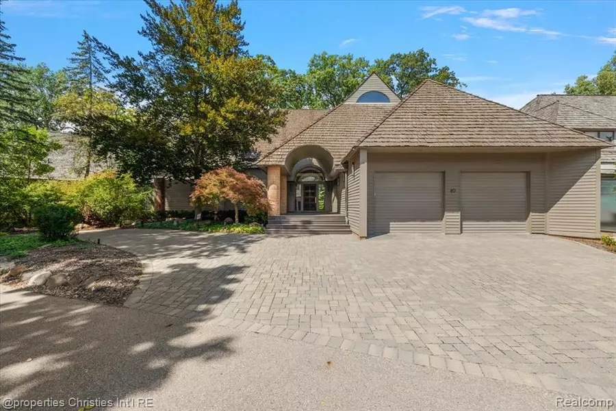 40 Scenic Oaks N Drive, Bloomfield Hills, MI 48304