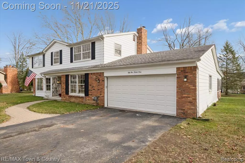 Bloomfield Hills, MI 48301,5593 Woodwind Drive