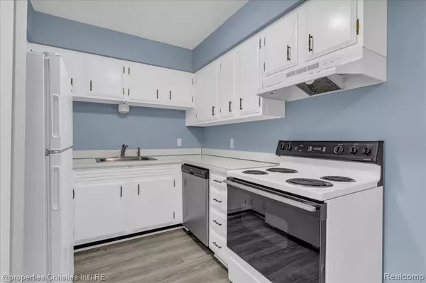 Clawson, MI,328 E Elmwood Avenue