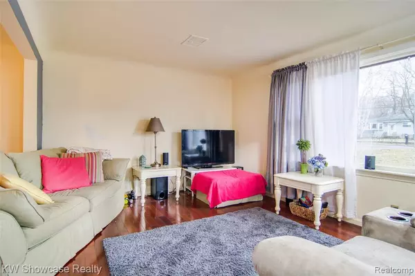 West Bloomfield, MI 48324,1604 Petrolia