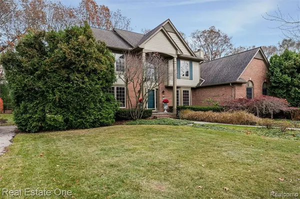 West Bloomfield, MI 48324,2877 W Bloomfield Oaks Drive