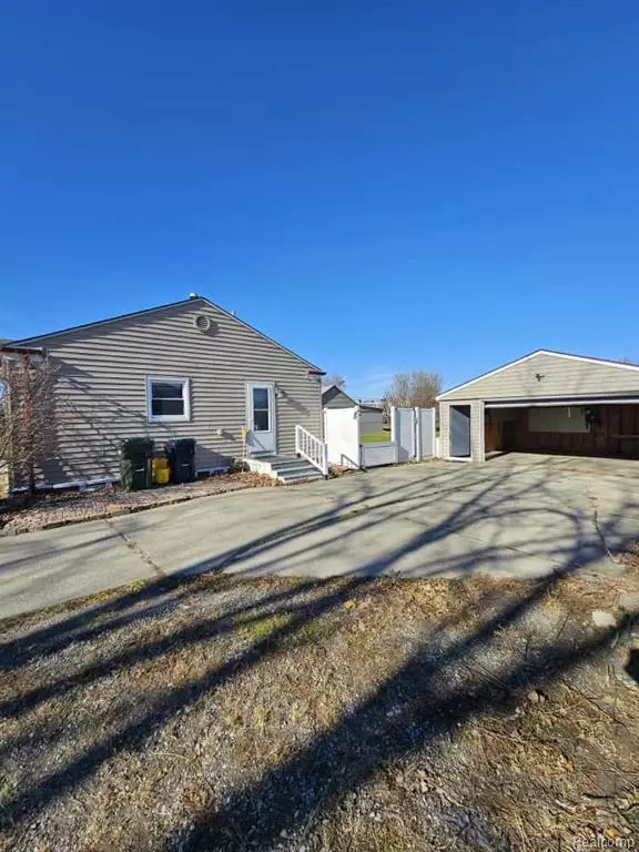 Sterling Heights, MI 48312,13811 E 14 Mile Road