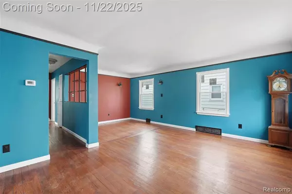 Harper Woods, MI 48225,18984 Woodland Street