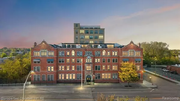 Detroit, MI 48207,6533 E Jefferson Avenue