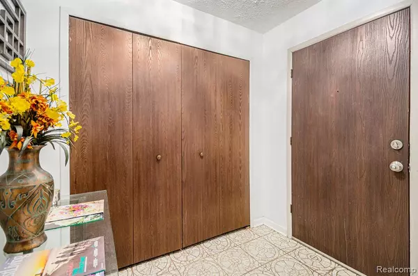 Farmington Hills, MI 48334,27875 Berrywood Lane