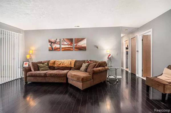 Farmington Hills, MI 48334,27875 Berrywood Lane