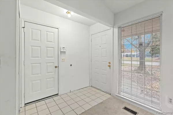 West Bloomfield, MI,6798 Andiron Court