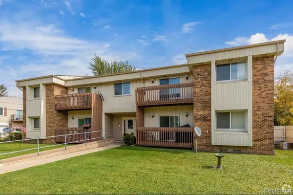 35775 Union Lake Road, Clinton Twp, MI 48035