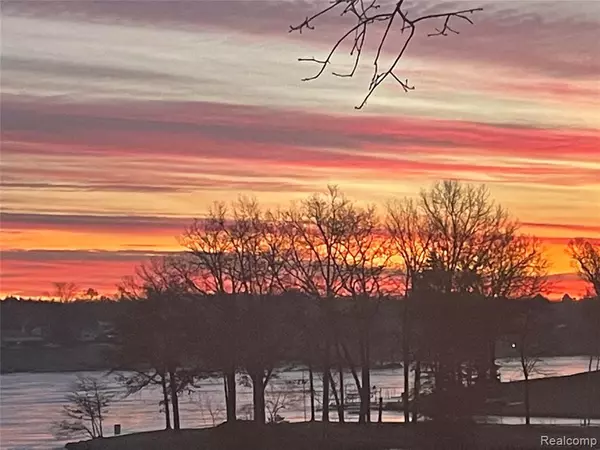 Davisburg, MI 48350,10470 King Road