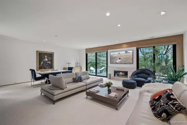 Bloomfield Hills, MI 48304,63 Barden Court