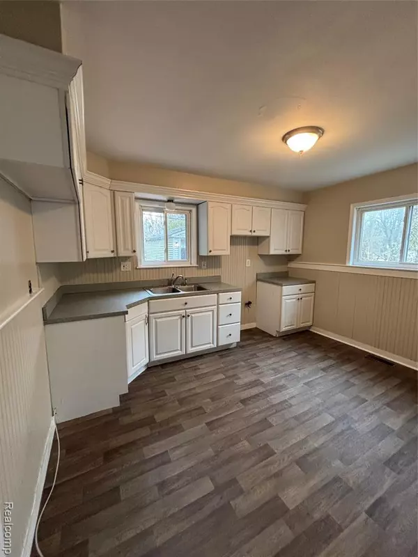 Southfield, MI 48076,28426 Sutherland Street