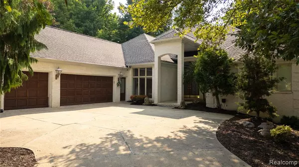 Novi, MI 48167,43564 Scenic Lane