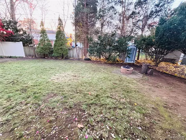 Clinton Twp, MI 48036,37243 Maple Leaf Court