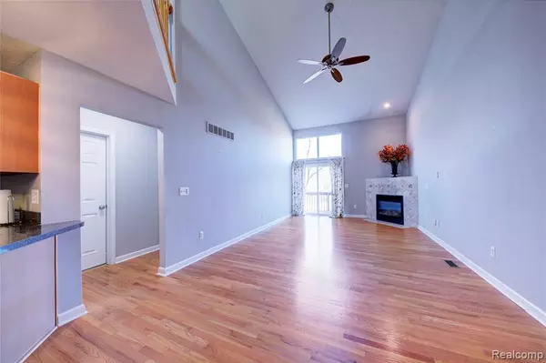 Howell, MI 48843,1040 Spirea