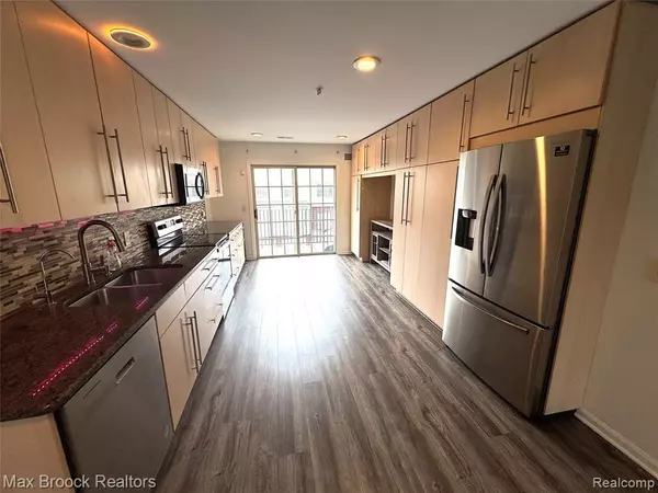 Troy, MI 48084,3274 Camden Drive