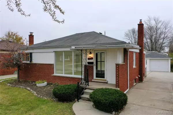 26712 Larchmont Street, Saint Clair Shores, MI 48081